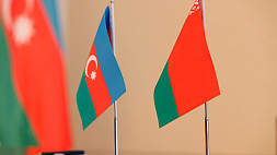 Двустороннюю встречу в Санкт-Петербурге проводят Лукашенко и Алиев