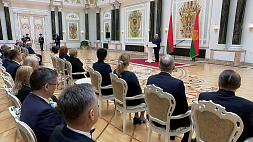 Президент провел встречу с руководителями высших судов зарубежных государств, а также вручил госнаграды