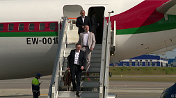 Белорусская делегация вернулась из Китая - буквально у трапа самолета расспросили, о чем договорились 