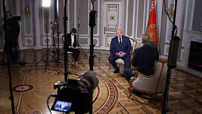 Лукашенко считает, что Байден может остановить военные действия в Украине