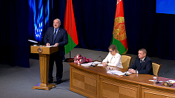 Президент Беларуси: В глубинке сельчане должны получать качественную замену стационарному магазину