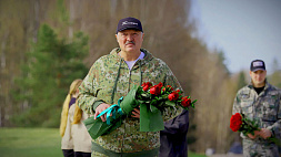Александр Лукашенко второй год подряд приезжает на республиканский субботник именно в Хатынь