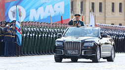 Лукашенко вместе с лидерами стран СНГ возложил цветы и венок к Могиле Неизвестного Солдата у стен Кремля
