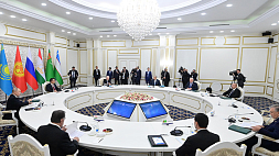 Кто может быть гарантом устойчивого и безопасного развития стран СНГ, рассказал Лукашенко