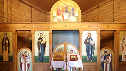 Иконы Евфросинии Полоцкой и Александра Невского от Президента Беларуси передали храму в Хатыни 