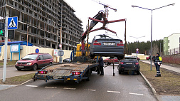 ГАИ Минска следит за авто, оставленными под знаком "Стоянка и парковка запрещены"