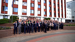 Белорусские дипломаты провели патриотическую акцию "Моя Беларусь"