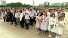 Выпускники возложили цветы к стеле "Минск - город-герой"