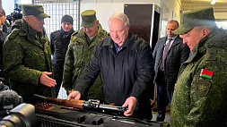 Президенту Беларуси подарили гранатомет 