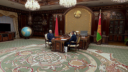 Уборочная кампания, кадровые вопросы и экспортная новинка из сухого молока - Лукашенко принял с докладом вице-премьера