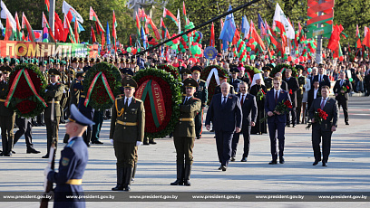 Александр Лукашенко принял участие в праздничных мероприятиях на площади Победы 