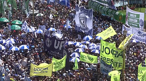 Профсоюзы в Аргентине призывают недавно избранного президента изменить экономическую политику