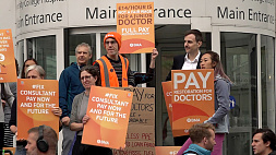 Медики в Великобритании требуют достойной оплаты своего труда