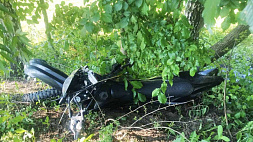 Трактор не уступил дорогу молодой мотоциклистке-бесправнице в Пинском районе