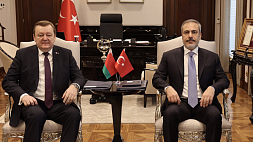 Алейник провел переговоры с министром иностранных дел Турции Хаканом Фиданом