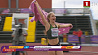 Легкоатлетка Оксана Гатауллина пробежала круг почета с пледом вместо флага России