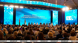 Лукашенко: Если бы в Беларуси была женская партия, ей бы не было равных