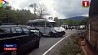 На востоке Грузии экскурсионный микроавтобус с детьми упал в овраг