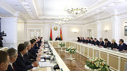 Лукашенко обратил внимание на разрыв уровня зарплат у рядовых работников и руководства 