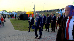 Лукашенко открыл праздничный концерт на фестивале "Александрия собирает друзей - 2023" 