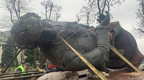 В Одессе демонтируют памятник Льву Толстому 