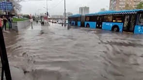 Москву накрыл сильнейший ливень - улицы превратились в реки