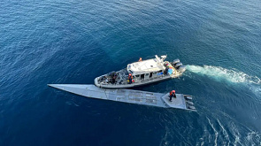 В Тихом океане выловили 14-метровую подводную лодку, забитую кокаином